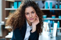 ¿QUIERES TORNARTE UNA MUJER PODEROSA Y BIEN RESUELTA?